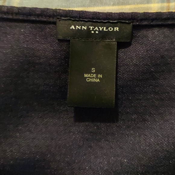 Ann Taylor blue waffle sleeveless top - Picture 5 of 6